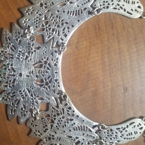 Claire's Gray Metal Lace Necklace - Picture 3 of 7